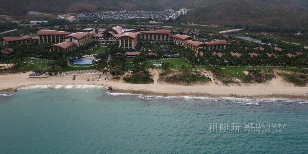 亞龍灣游艇會(huì)→太陽灣→百福灣→東排→西排→亞龍灣酒店群→亞龍灣游艇會(huì)